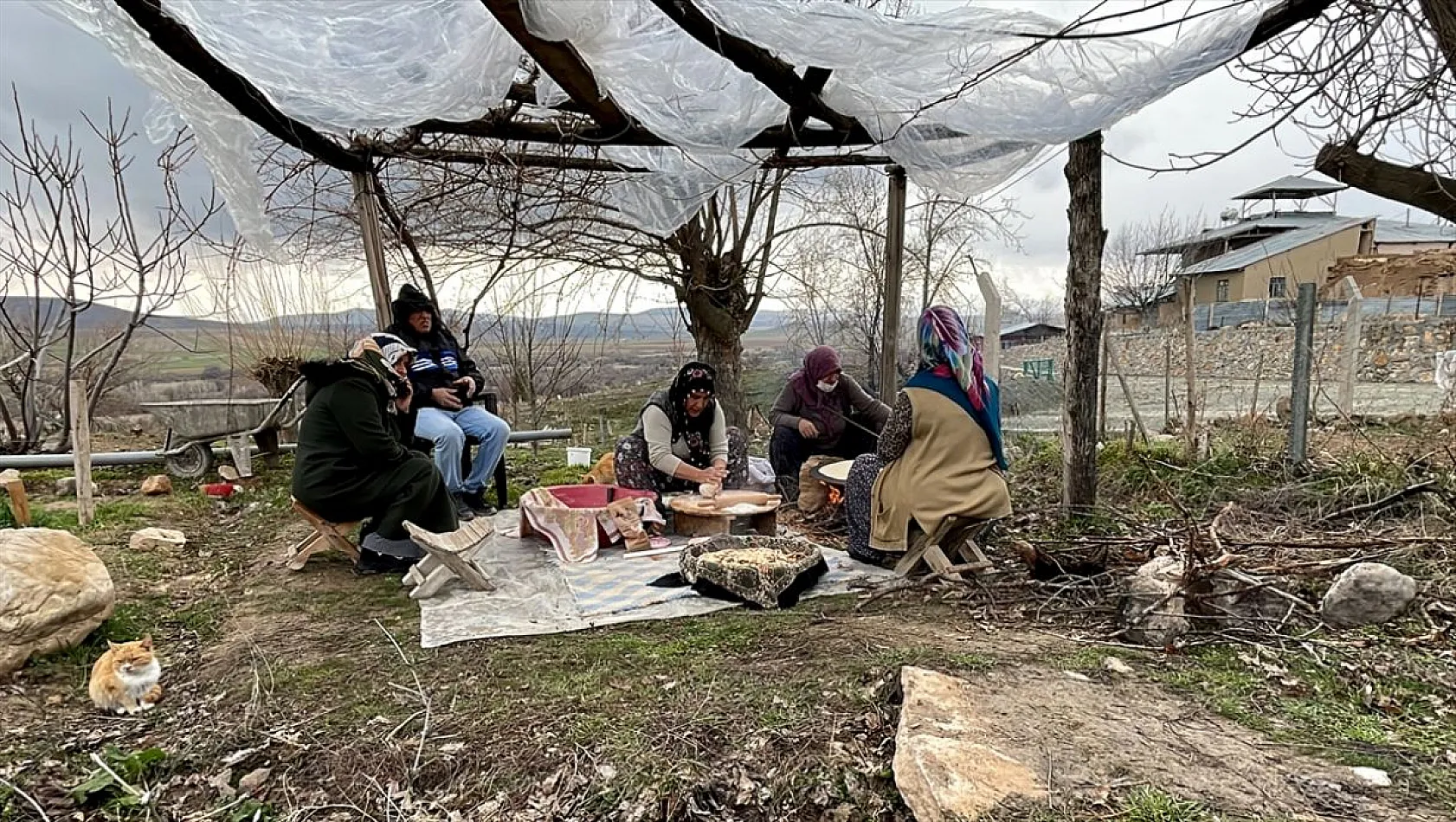 'Sac ekmeği' köy sofralarına lezzet katıyor