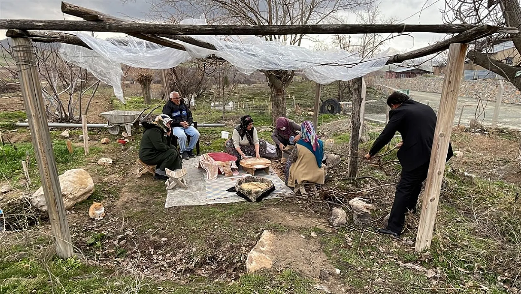'Sac ekmeği' köy sofralarına lezzet katıyor