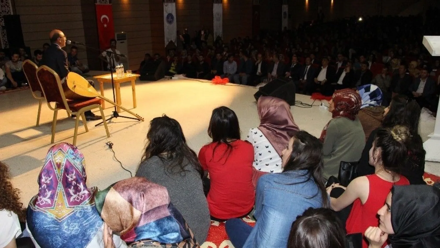 Anadolu'nun Mihenk Taşı programında Neşet Ertaş anıldı
