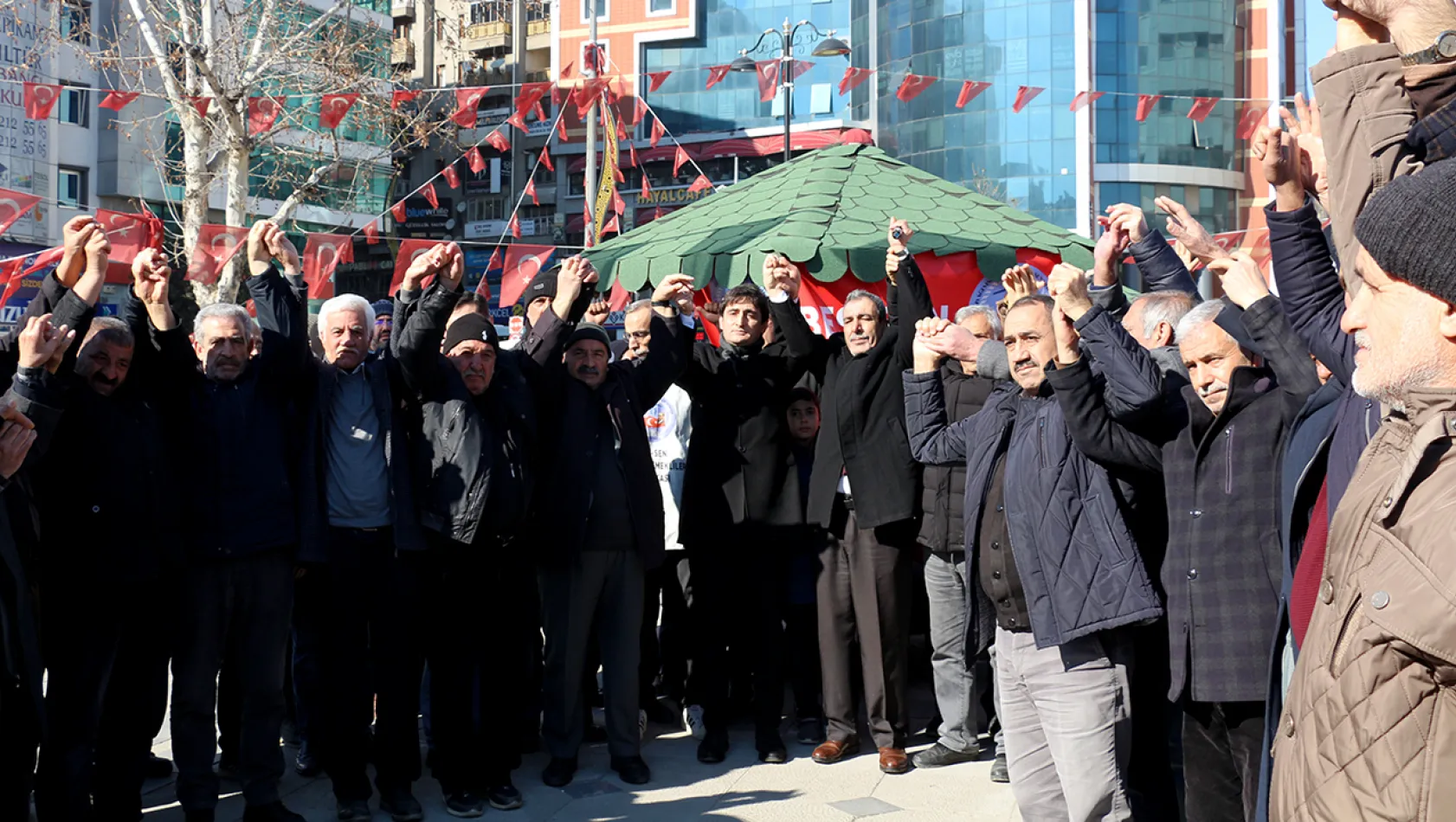 Abdullah Akın, emeklileri yalnız bırakmadı