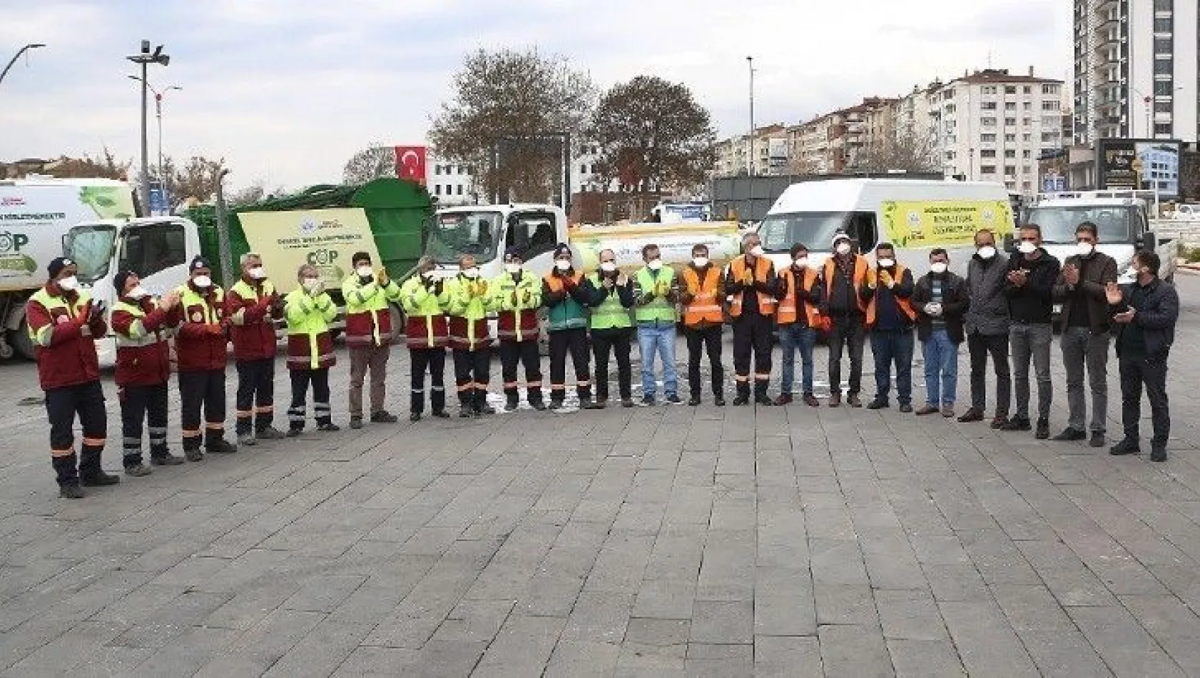 Elazığ Belediyesi personelinden sağlık çalışanlarına alkış desteği