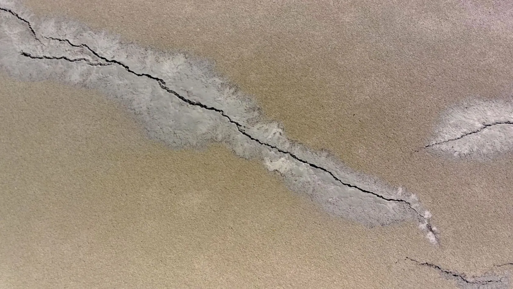 Fay hattındaki zemin sıvılaşması havadan görüntülendi