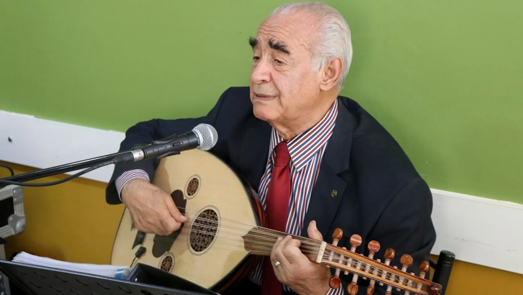 Türk Sanat Müziği korosu çay ocağında konser verdi