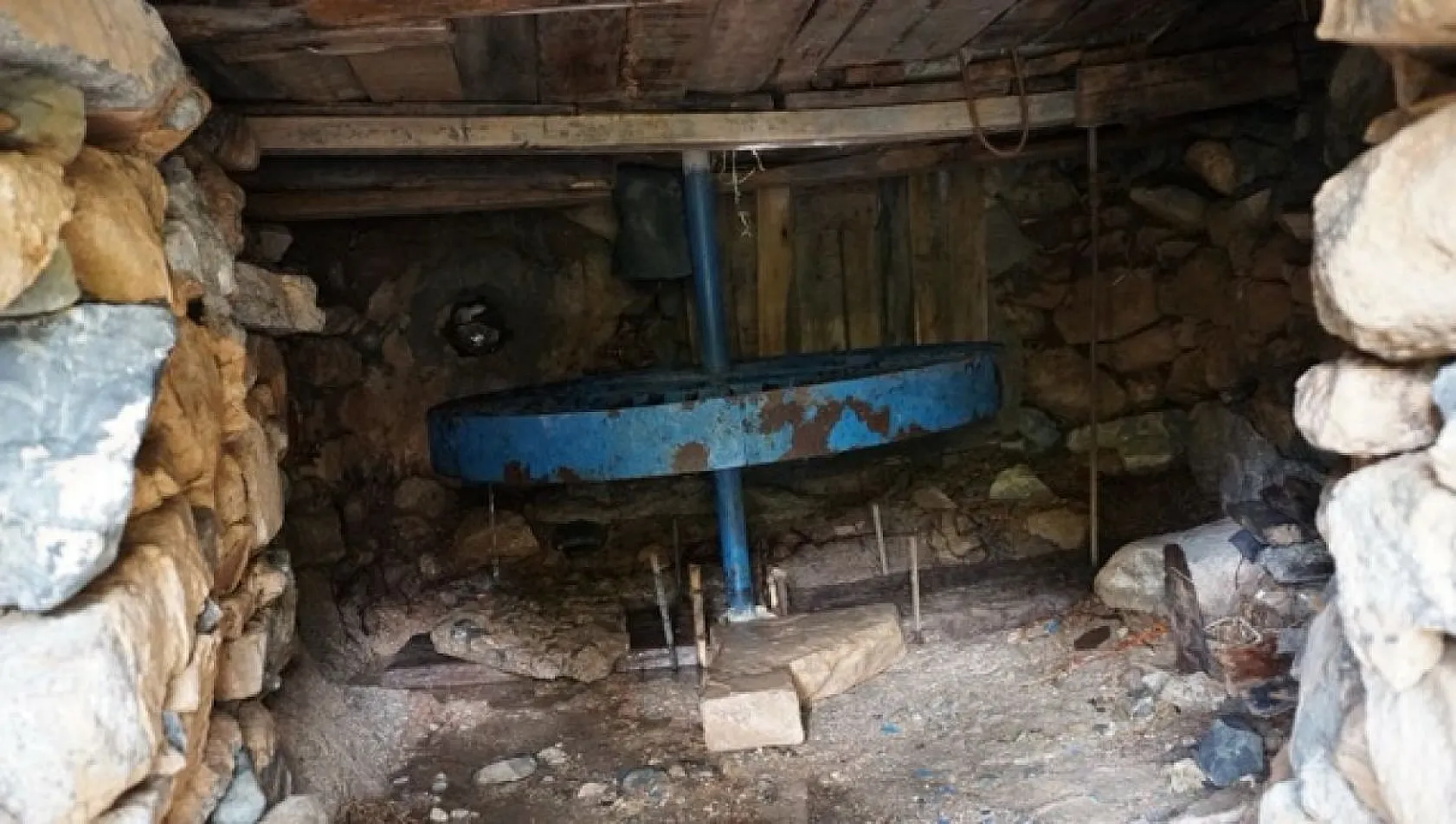 Asırlık değirmenin mirasını sürdürüyor