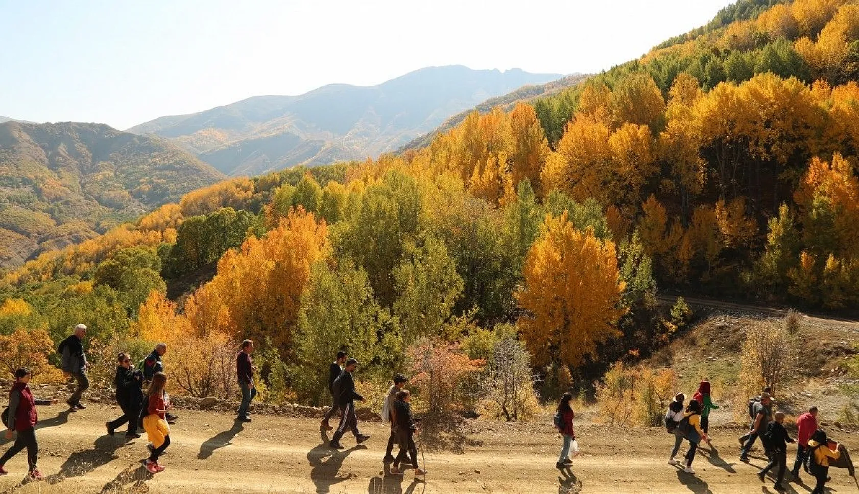 Tunceli'de sonbaharla gelen 'Renk Cümbüşü'