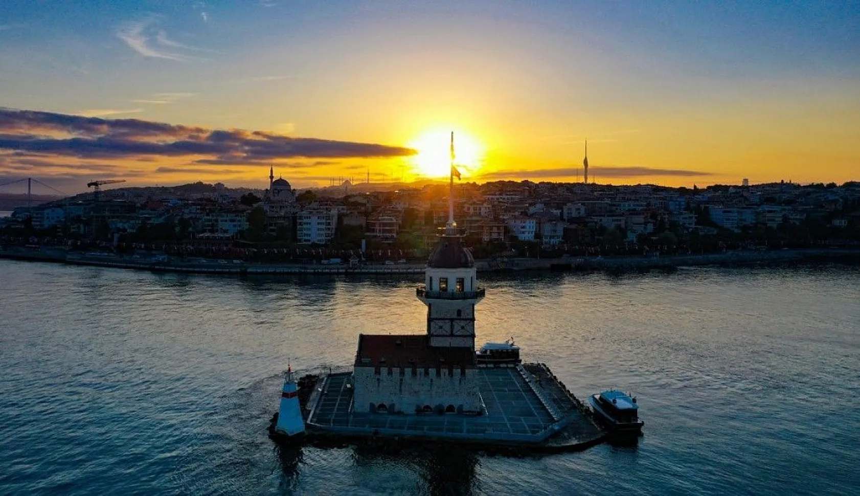 Kız Kulesi'nde hayran bırakan gündoğumu