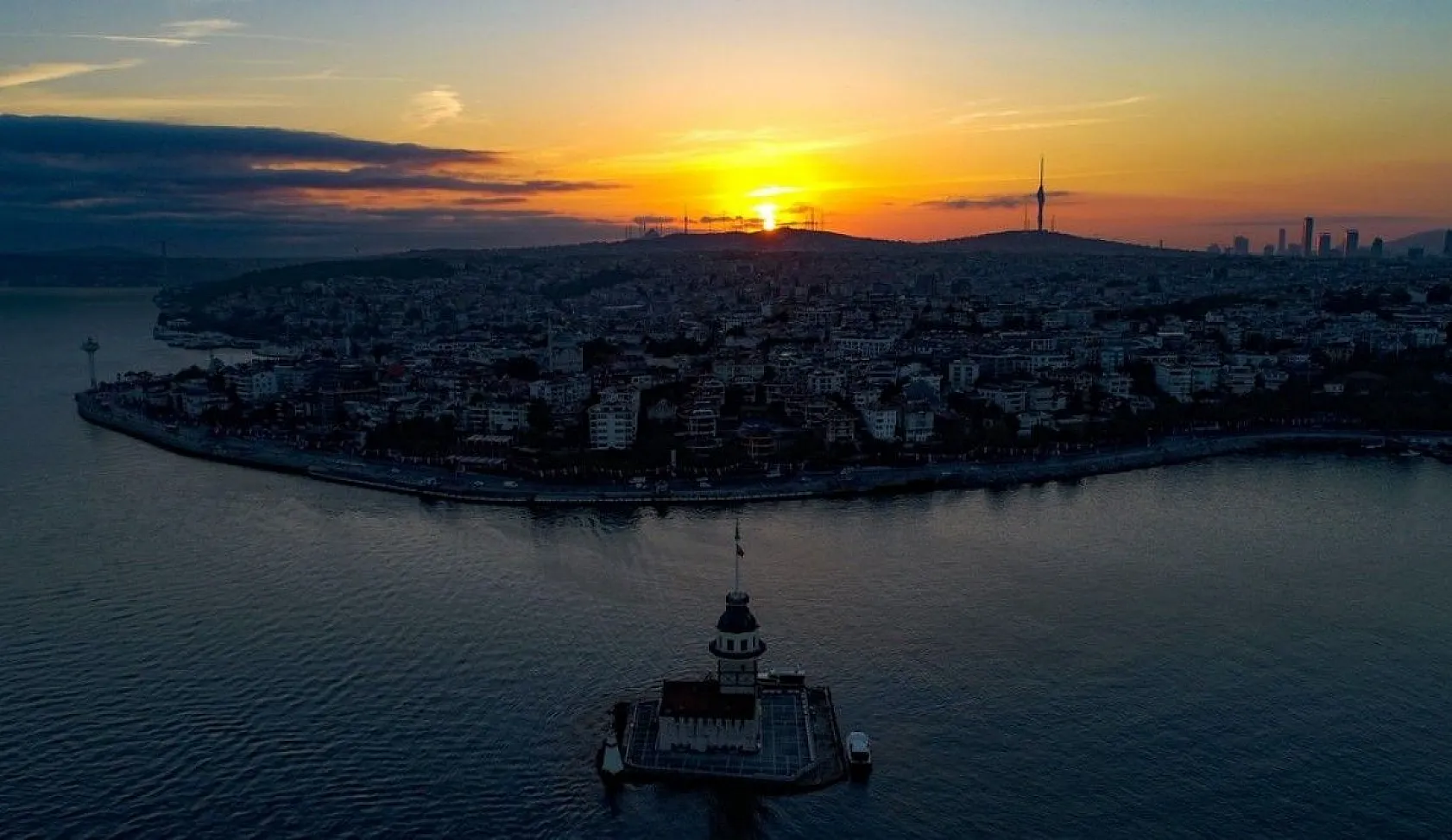 Kız Kulesi'nde hayran bırakan gündoğumu