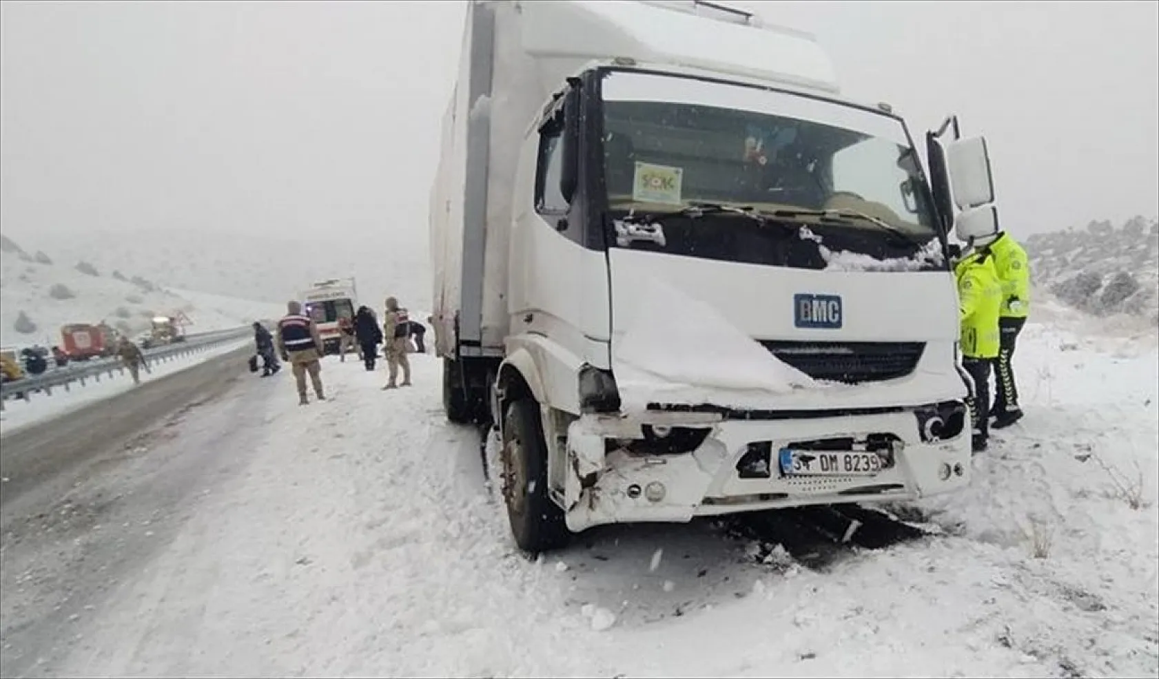 Yolcu otobüsleri zincirleme kaza yaptı