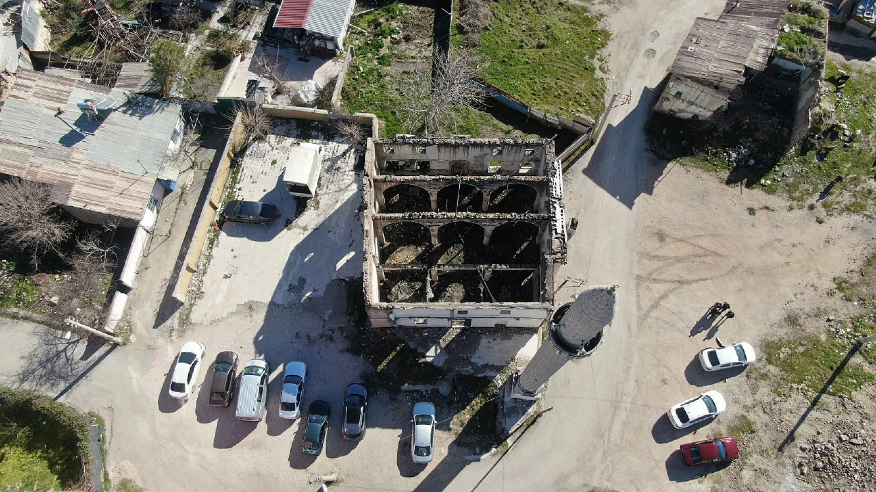 300 yıllık cami bakımsızlıktan harabeye döndü