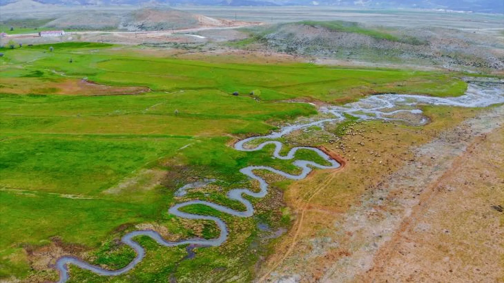 Tunceli'nin Gözeler köyündeki mendereslerde ilkbahar güzelliği