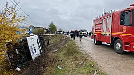 Yolcu otobüsü devrildi! Çok sayıda yaralı var