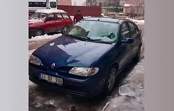 Buz sarkıtları tehlike oluşturuyor