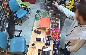 Çakmak hırsızı kamerada