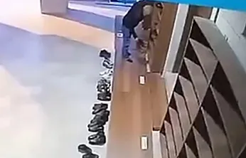 Camide ayakkabı hırsızlığı