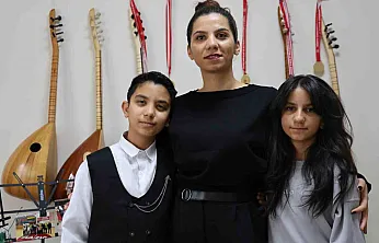 Depremden sonra müziğe sarıldı