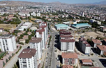 Elazığ'da 1216 aile yeni evine kavuştu