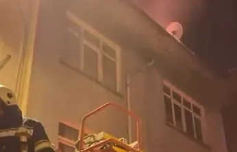 Elazığ'da 4 katlı apartmanda yangın paniği