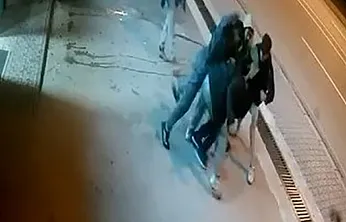 Elazığ'da 4 kişi 1 kişiye saldırdı!