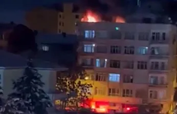 Elazığ'da 5 katlı binada yangın paniği