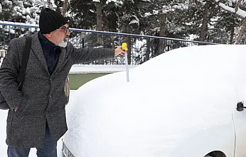 Elazığ'da araçlar kara gömüldü