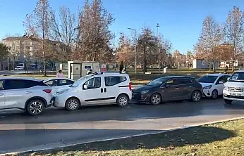 Elazığ'da buzlanma! Araçlar birbirine girdi