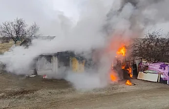 Elazığ'da depo yangını