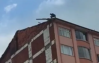 Elazığ'da inşaat işçisinin tehlikeli çalışması