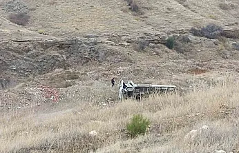 Elazığ'da kamyon devrildi