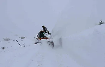 Köy yollarında çalışmalar sürüyor