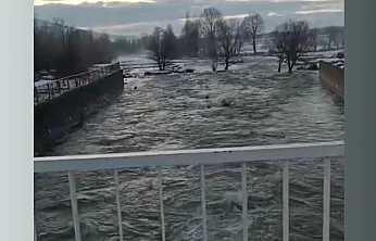 Elazığ'da kar suları eridi, dereler coştu