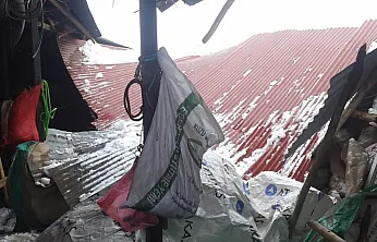 Köyün tek marketi kullanılamaz hale geldi