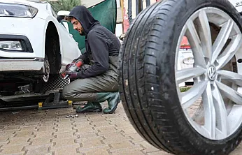 Elazığ'da kış lastiği için son gün yoğunluğu