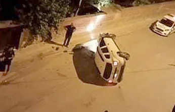 Elazığ'da kontrolden çıkan otomobil devrildi