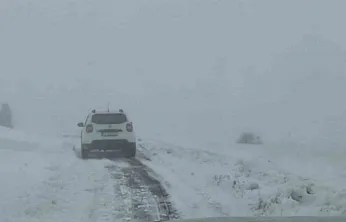 Elazığ'da mahsur kalan araç kurtarıldı