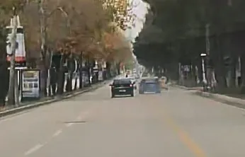 Elazığ'da makas atan sürücü kamerada