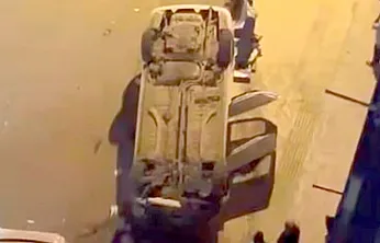 Elazığ'da otomobil takla attı