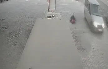 Eniştesine araçla çarpıp kaçtı: O anlar kameraya yansıdı