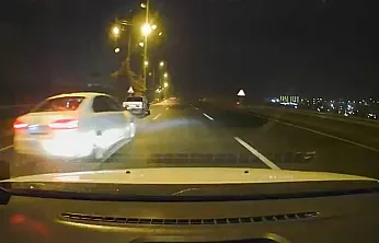 Islak yolda makas attı