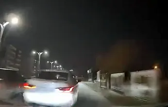 Makas atıp araca çarptı olay yerinden kaçtı