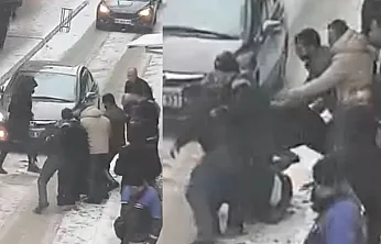 Sokak ortasında tekme tokat kavga