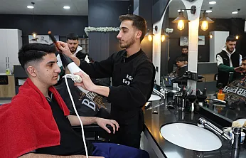 Takdir ve teşekkür alan öğrencilere ücretsiz tıraş