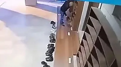 Camide ayakkabı hırsızlığı