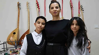 Depremden sonra müziğe sarıldı