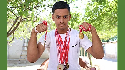 Depremle geldi, şampiyonlukla yükseldi