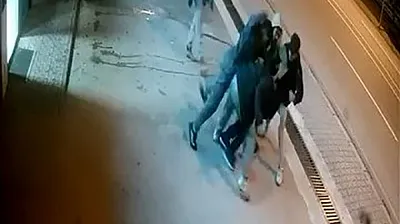 Elazığ'da 4 kişi 1 kişiye saldırdı!