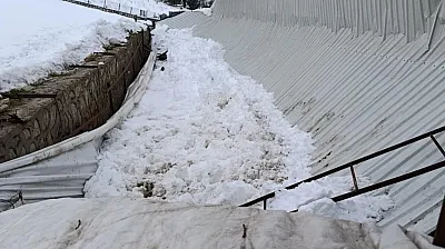 Elazığ'da ahırın tavanı çöktü