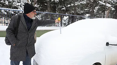 Elazığ'da araçlar kara gömüldü