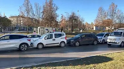 Elazığ'da buzlanma! Araçlar birbirine girdi