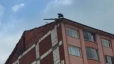 Elazığ'da inşaat işçisinin tehlikeli çalışması