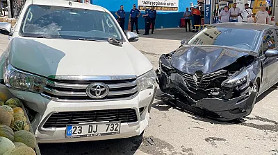 Elazığ'da otomobil ile arazi aracı çarpıştı
